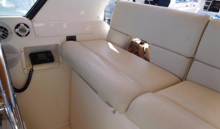 40 Tiara Helm Seating