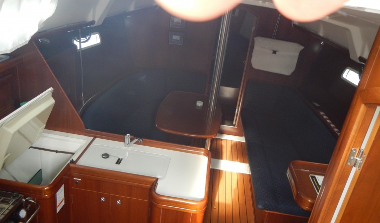 37 Beneteau America 