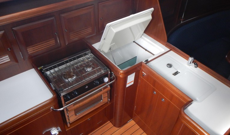 37 Beneteau America 