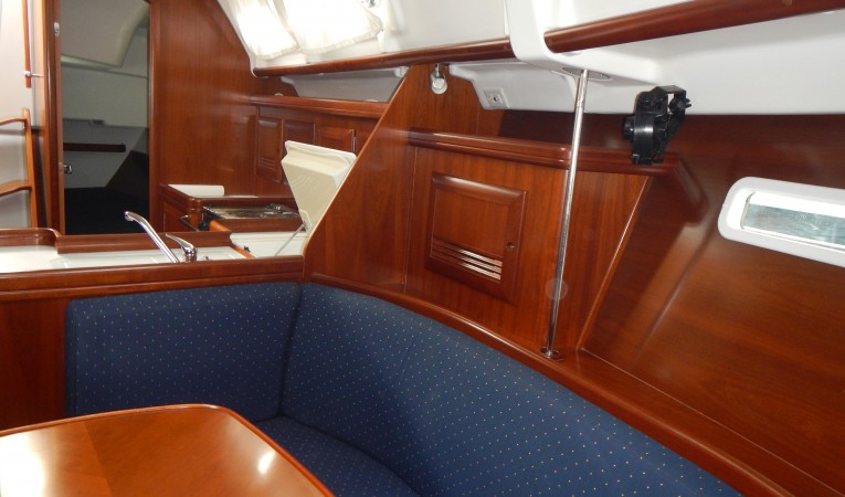 37 Beneteau America 