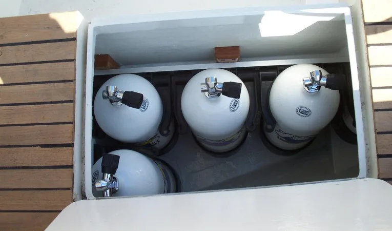38 Alajuela Dive Tank Storage