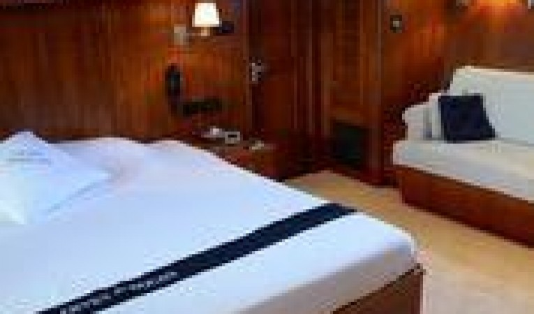 75 Cape Horn Master Stateroom