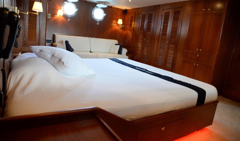75 Cape Horn Master Stateroom