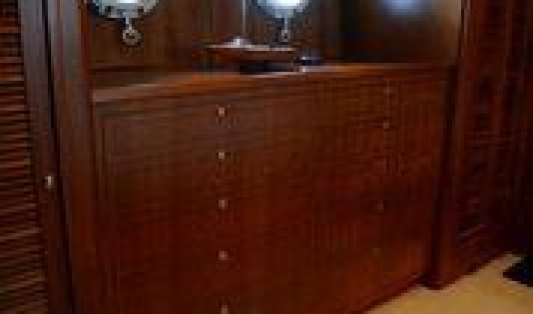 75 Cape Horn Master Stateroom