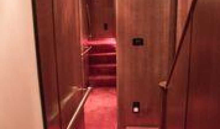 75 Cape Horn Companionway