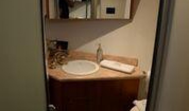 75 Cape Horn Guest Head