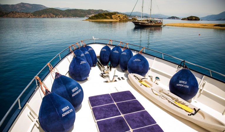 75 Cape Horn Foredeck