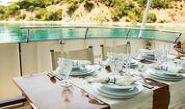 75 Cape Horn Aft Deck