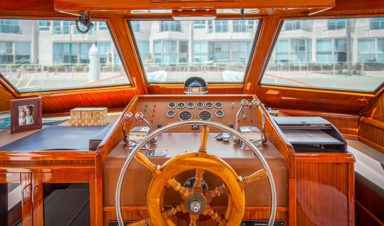 53 Hatteras Lower Helm