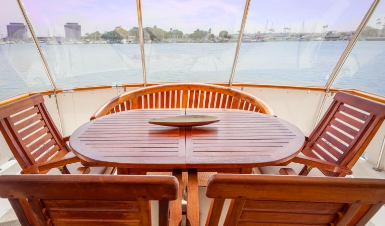 53 Hatteras Aft Deck Dining