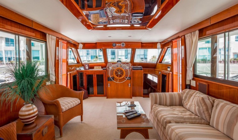 53 Hatteras Salon