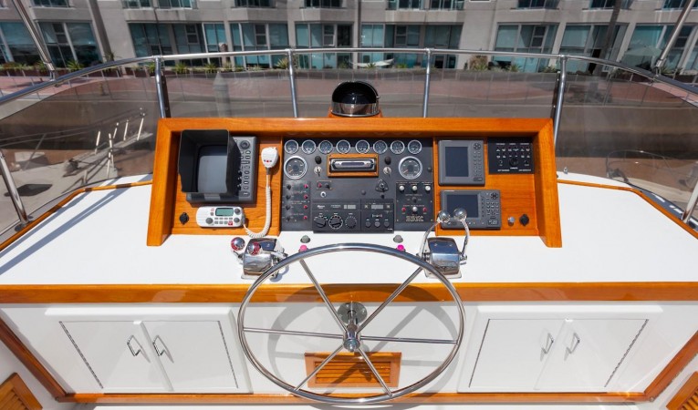 53 Hatteras Upper Helm