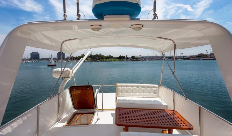 53 Hatteras Upper Deck Seating