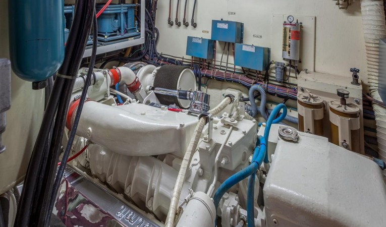 53 Hatteras Engine Room 1