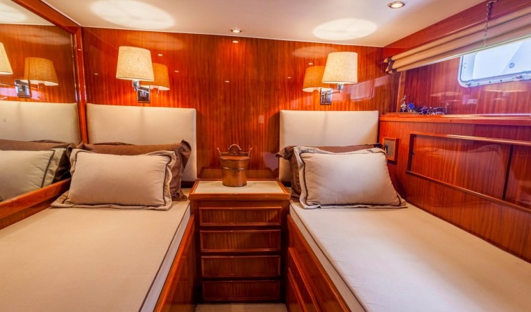 53 Hatteras Guest Berth