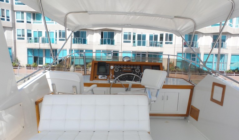 53 Hatteras Bridge Seating