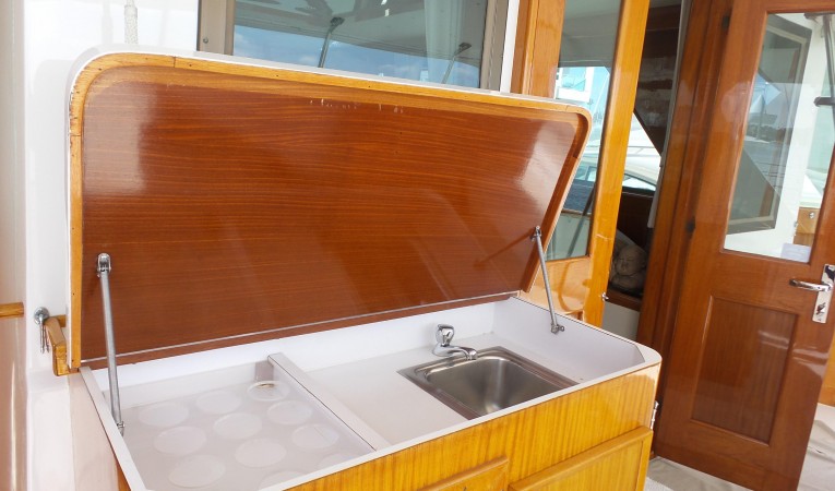 53 Hatteras Aft Deck Cabinet