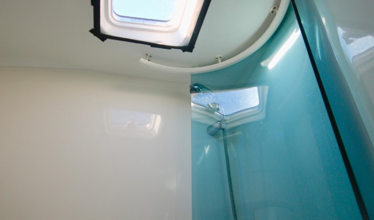 46 Beneteau Shower