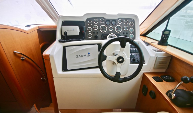 46 Beneteau Interior helm station