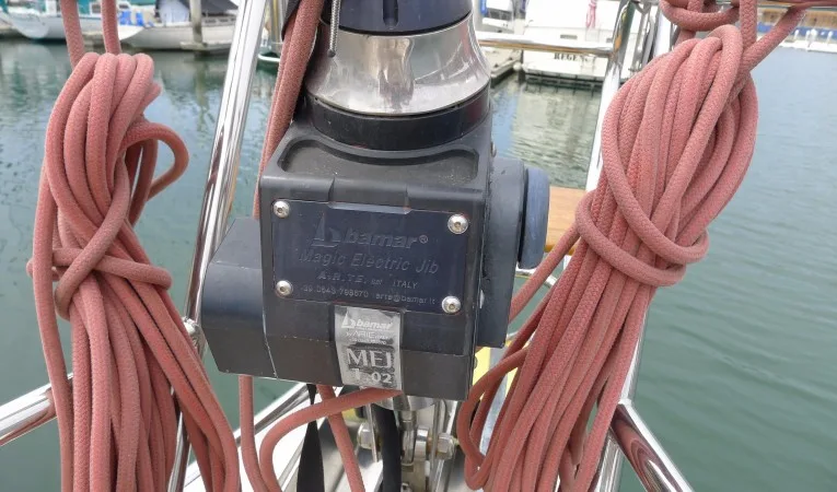 57 Beneteau Electric roller furling