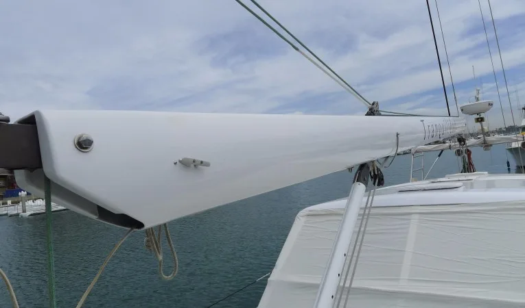 57 Beneteau Carbon fiber boom
