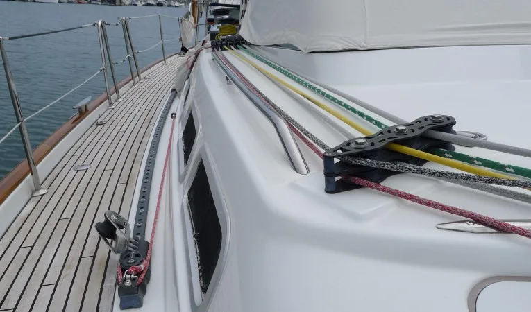 57 Beneteau Starboard side deck