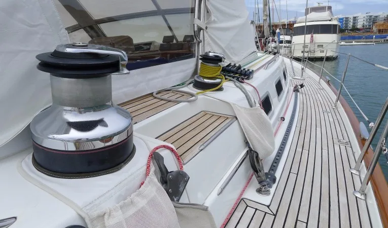 57 Beneteau Starboard side deck forwards