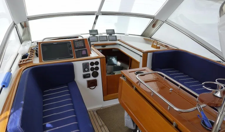 57 Beneteau Center cockpit forwards