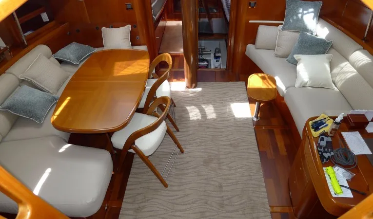 57 Beneteau Salon forwards