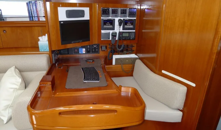 57 Beneteau Nav station