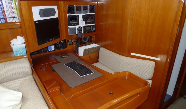 57 Beneteau Nav station