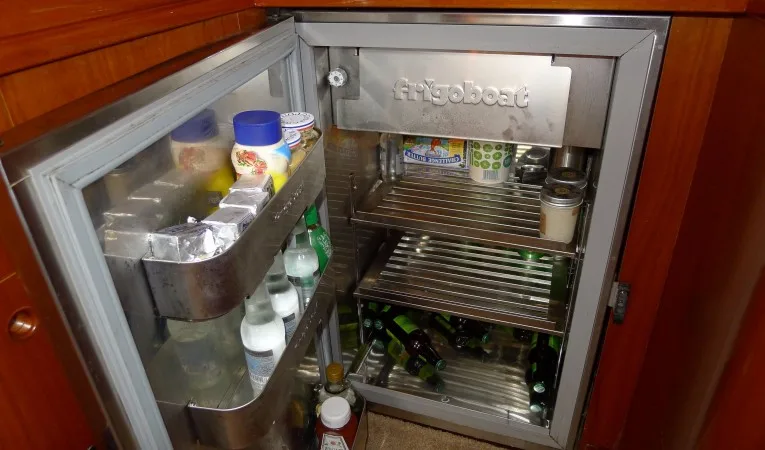 57 Beneteau Refrigerator / freezer