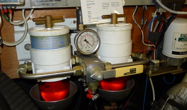 57 Beneteau Racor fuel filters