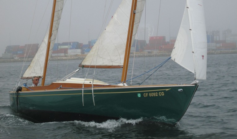 28 Herreshoff Full Sail