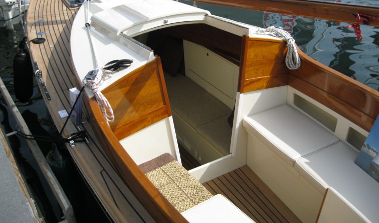 28 Herreshoff Companionway