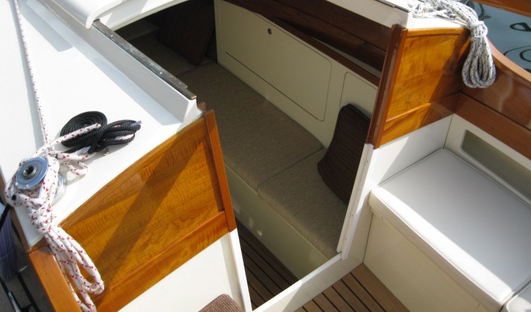 28 Herreshoff Companionway
