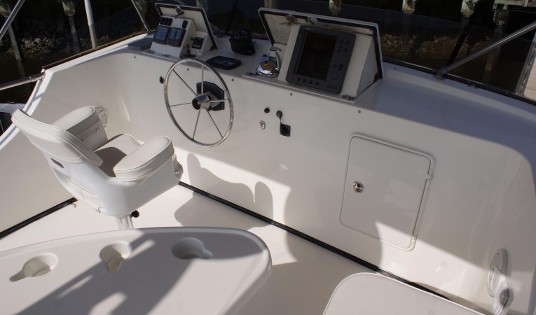 42 Nordic Tugs flybridge helm