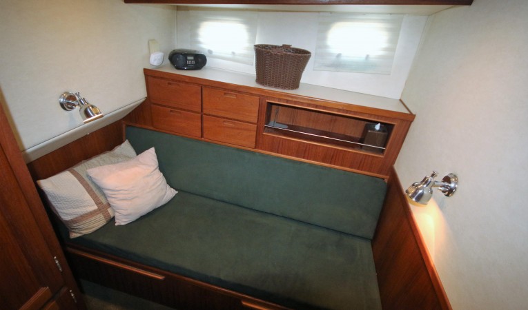 42 Nordic Tugs guest cabin settee