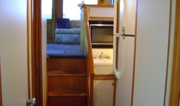 43 Bertram Facing aft