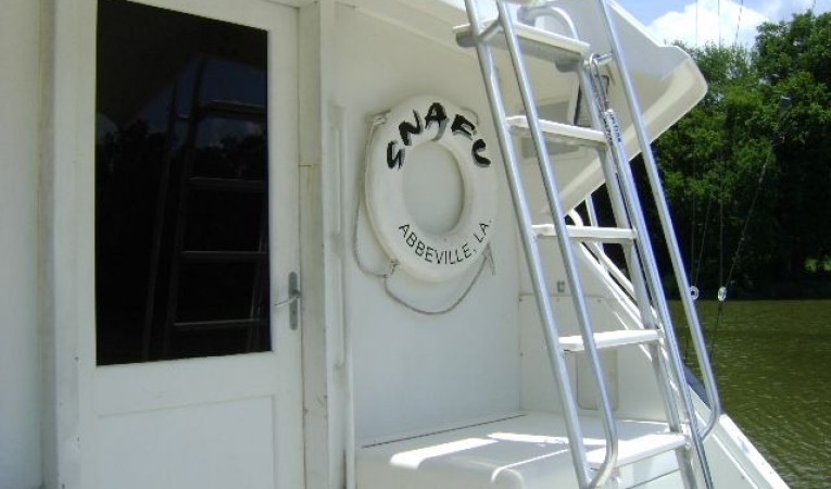 43 Bertram Starboard Ladder