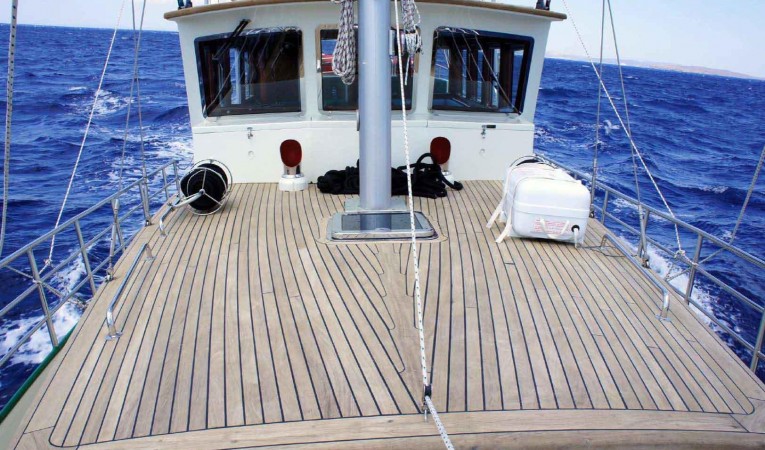 50 Diesel Duck Foredeck