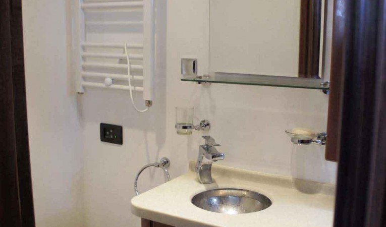 50 Diesel Duck Master Bathroom