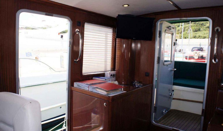 50 Diesel Duck Entrance to Pilothouse