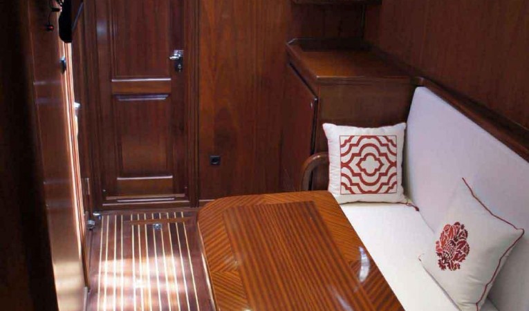 50 Diesel Duck Salon