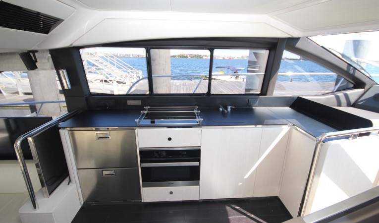 50 Azimut Galley
