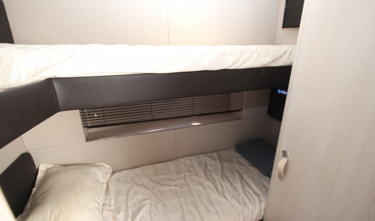 50 Azimut Third Stateroom