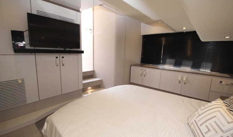 50 Azimut Master Stateroom 3