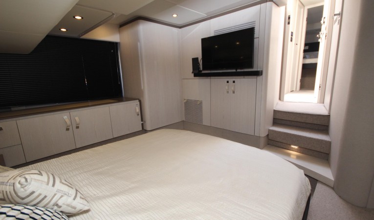 50 Azimut Master Stateroom 2