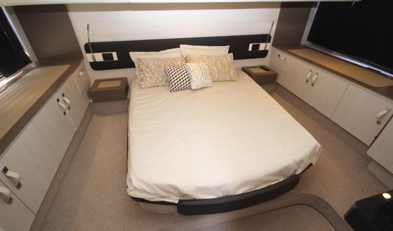 50 Azimut Master Stateroom
