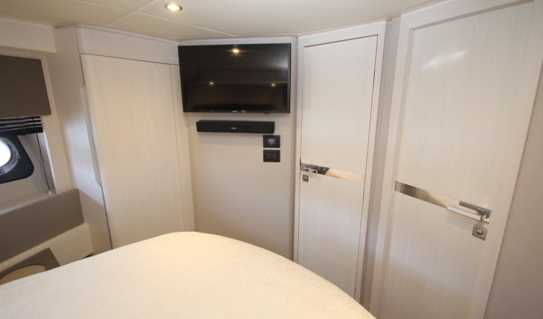 50 Azimut VIP Stateroom 2